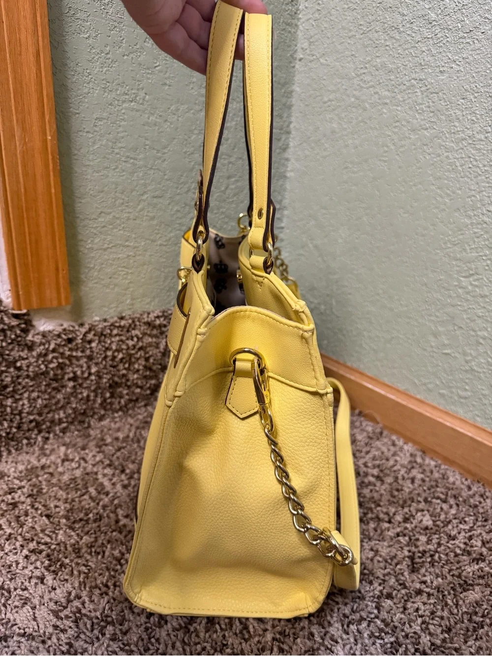 Juicy Couture closure type